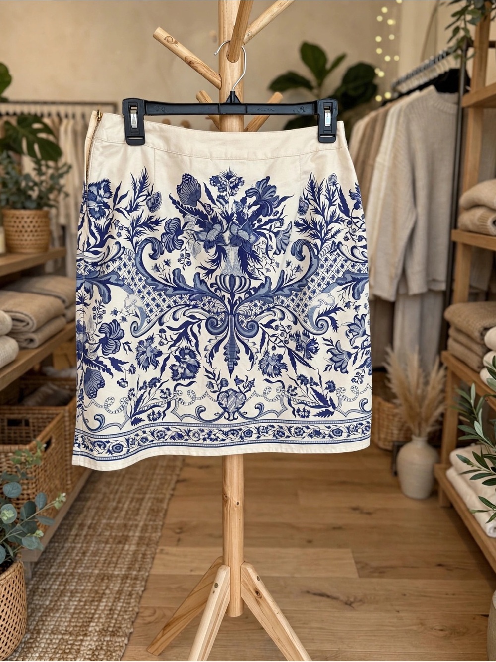 Liz Claiborne Navy and Cream Embroidered Mini Skirt - Picture 5 of 8